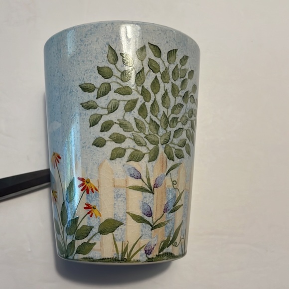 Garden Blue Floral Bathroom Set of Soap Caddy, Dispenser & Toothbrush Holder - Picture 10 of 16